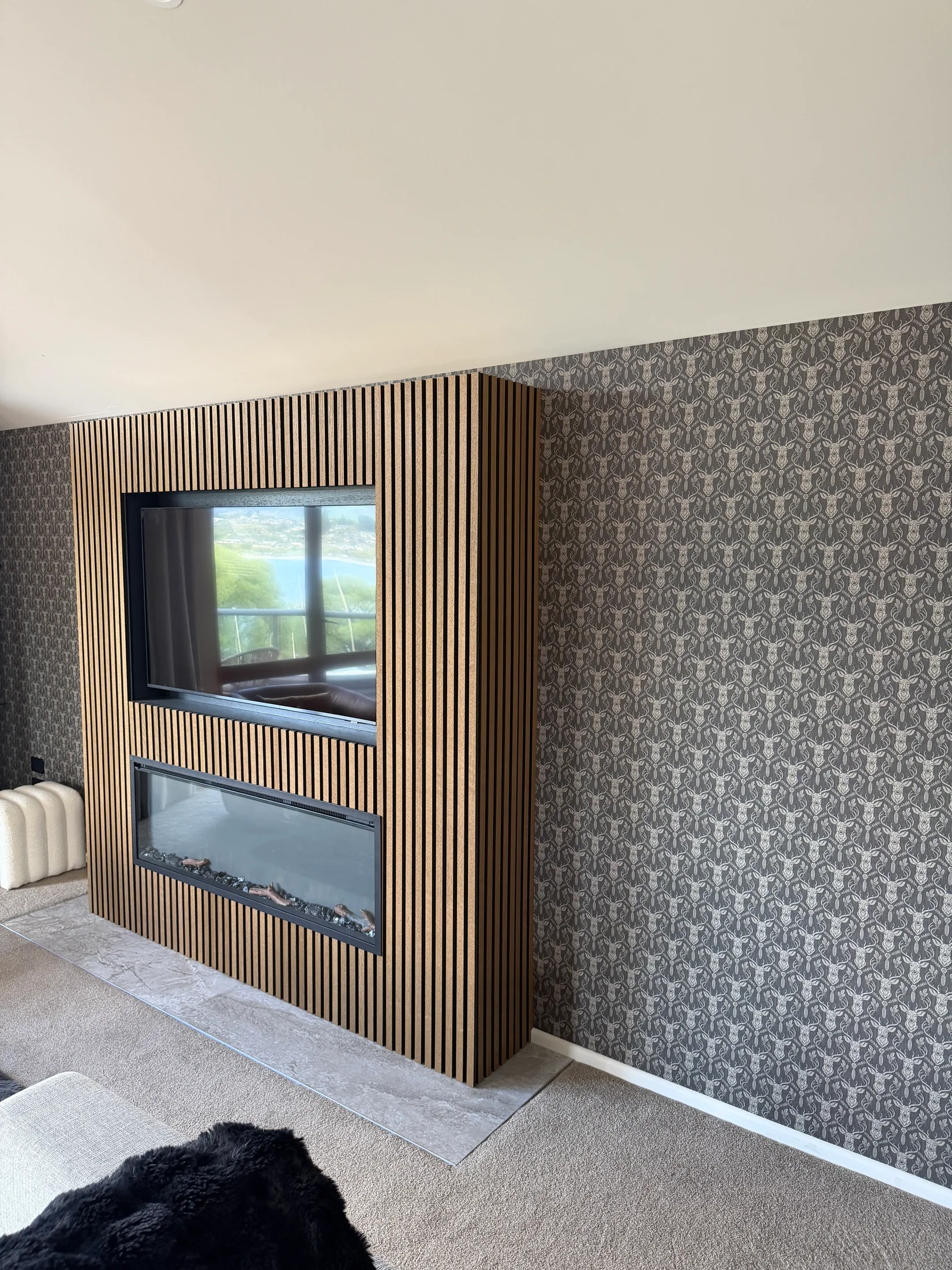 Bedroom, Living Room & Hallway Wallpaper, Wānaka - After 2: Living Room Wallpaper Feature Wall Side View Wanaka